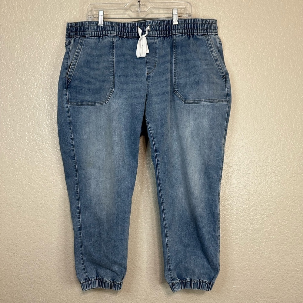 Lane Bryant women’s sz 18 mid rise super stretch boyfriend jogger light wash EUC